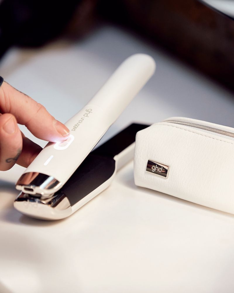 ghd unplugged Styler white + mini paddle brush free